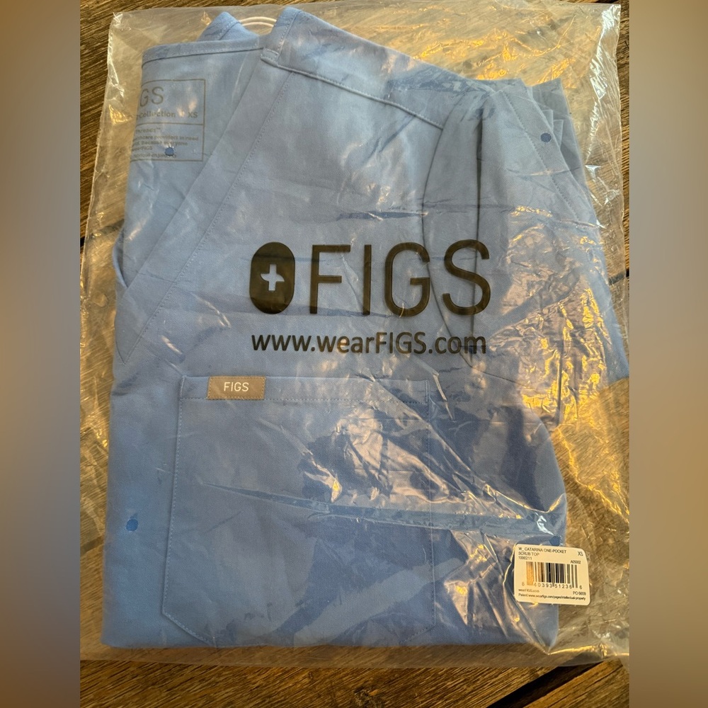 NWT FIGS Ceil Blue Catarina one pocket top XS